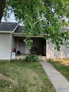 3rd image of 224 W Oak St