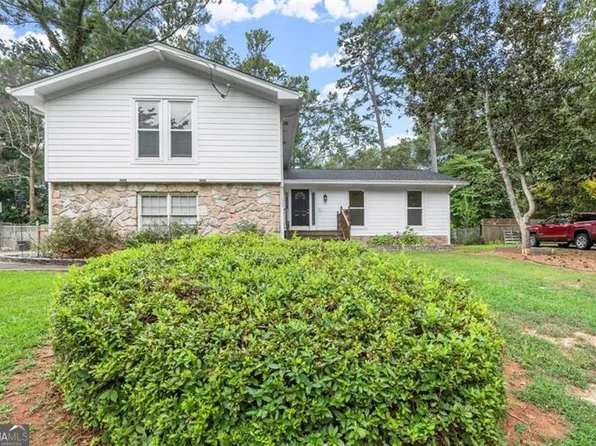 855 E Riverbend Dr SW, Lilburn, GA 30047