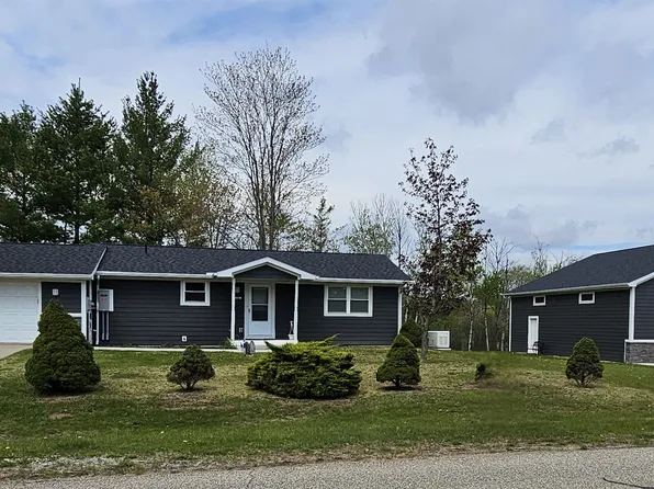 1990 Huntington Cir, Gladwin, MI 48624