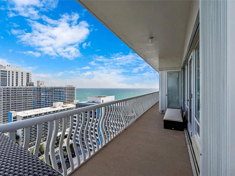 4020 Galt Ocean Dr #1801 — Photo 37