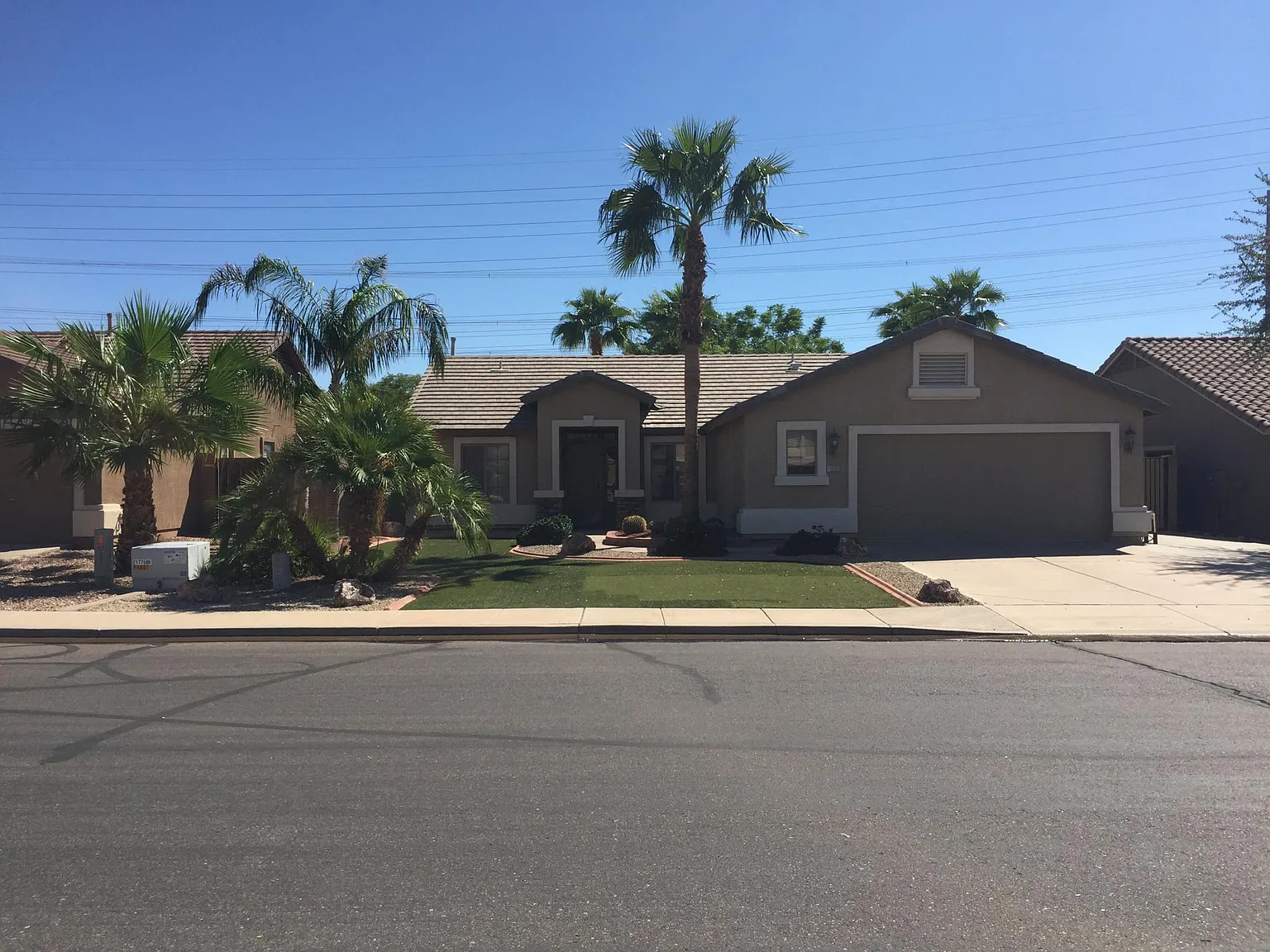 3 bed, 1559 sqft, $2,200 — Photo 2