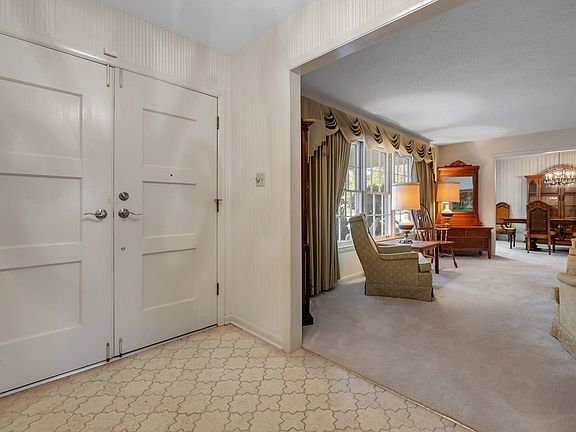 3rd image of 3049 Carlow Cir