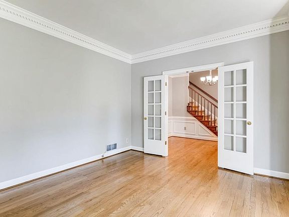4th image of 340 S Satinwood Pl