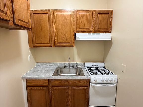 3rd image of 478 Winthrop Ave #2R