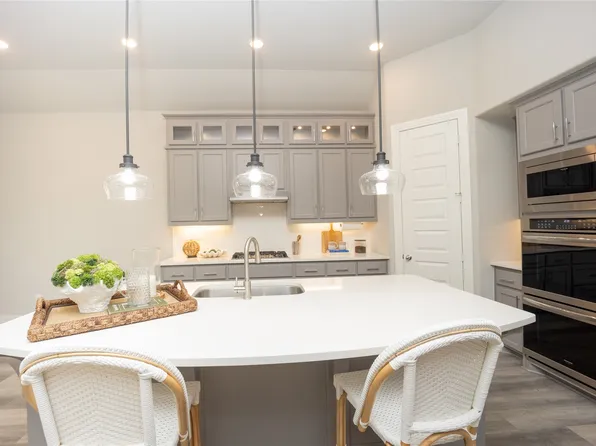 1692 Stonegate St, Waxahachie, TX 75165