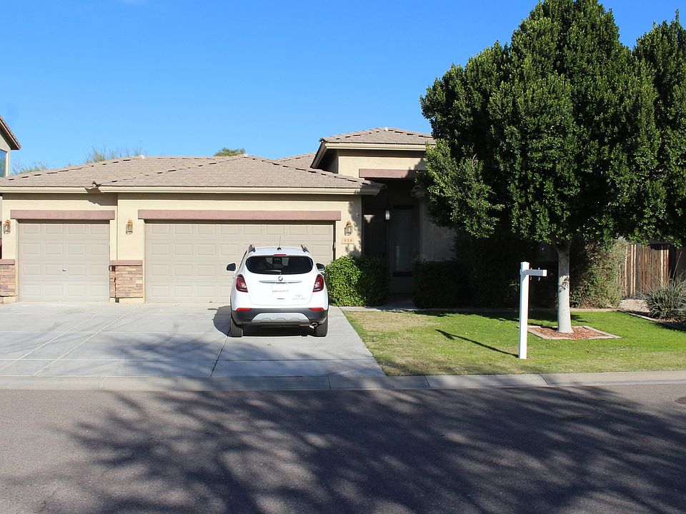 1st image of 838 W Hereford Dr