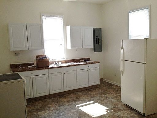 2nd image of 1116 N Belmont Ave