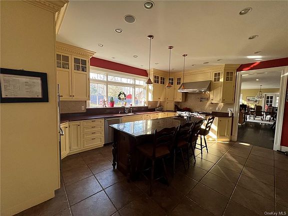 5th image of 7 Glenvue Dr N