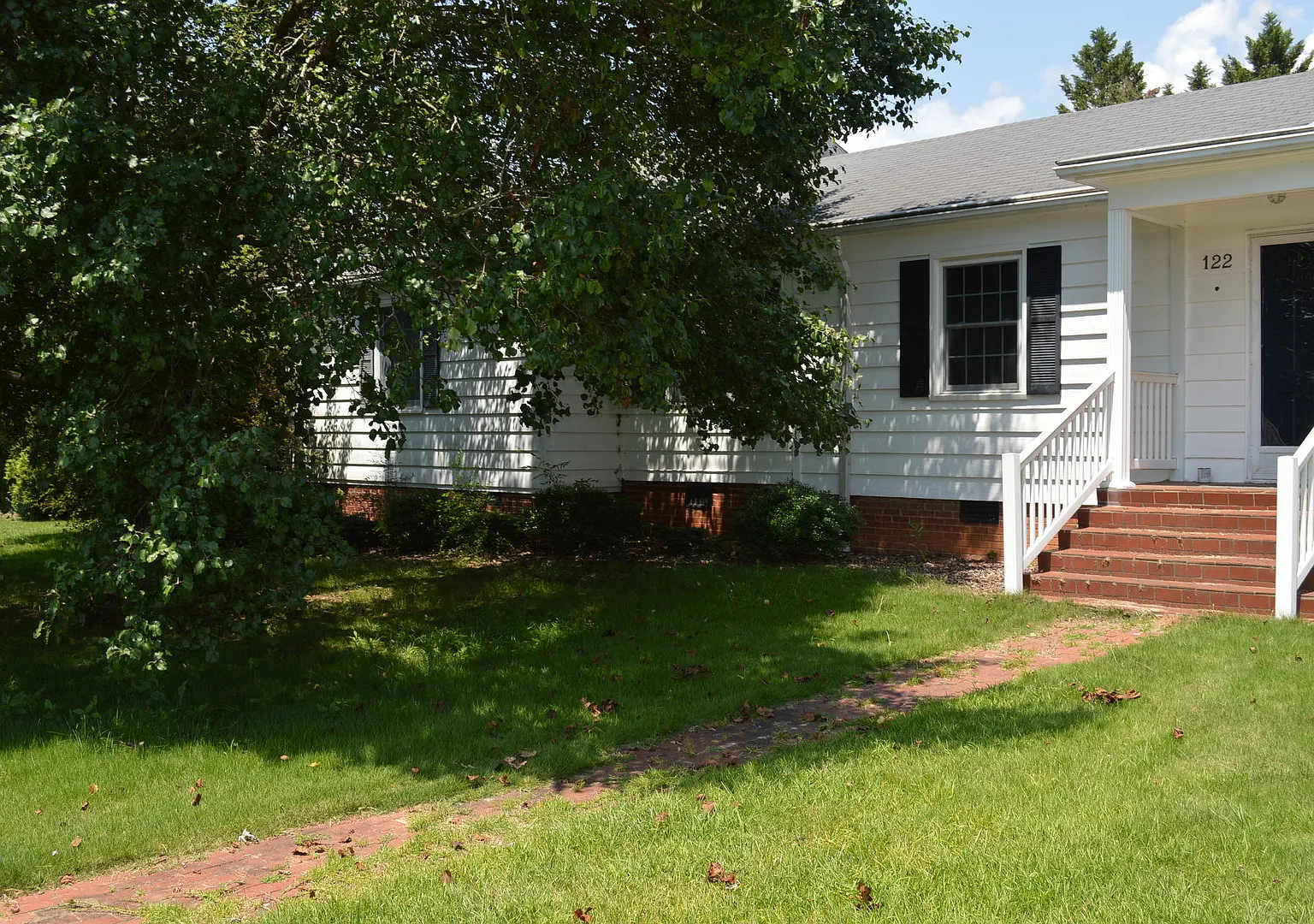 3 Bed/2 Bath Home Right Next to Walker Golf Course! — Photo 3