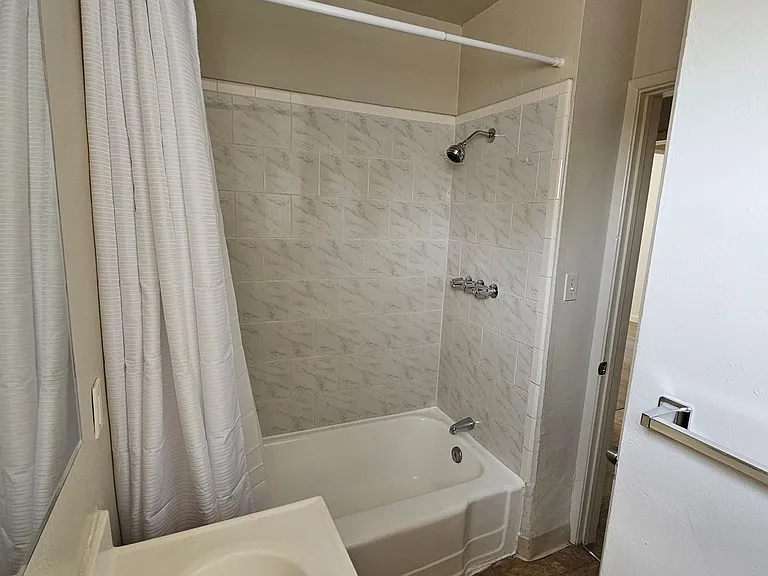 2522 2522 1/2mlancaster Ave — Photo 20