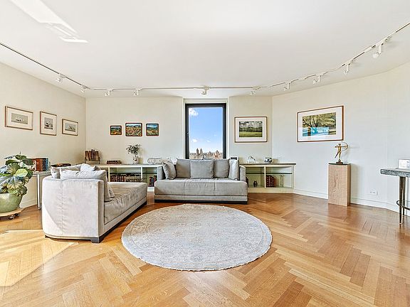 4th image of 1623 3rd Ave APT 33H
