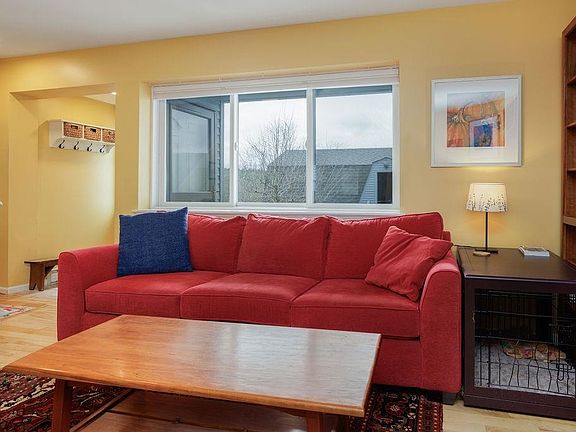 5th image of 18 College Hill Road #18