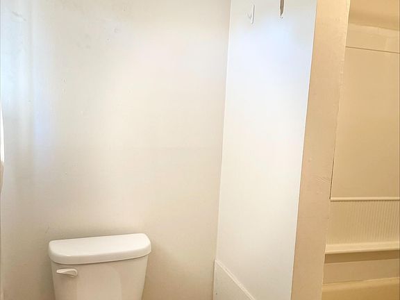5th image of 212 Crosby St #1