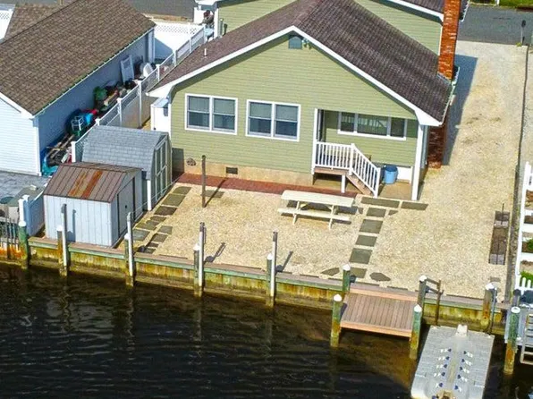 965 Seagull Dr, Lanoka Harbor, NJ 08734