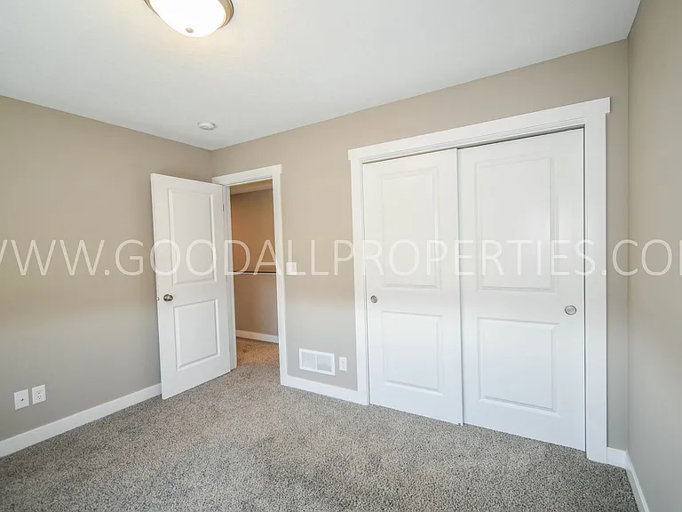 1007 Warren St — Photo 15