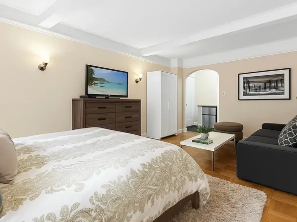 95 Christopher Street image 1 of 9