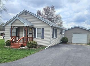 810 S Madison St, Lewistown, IL 61542