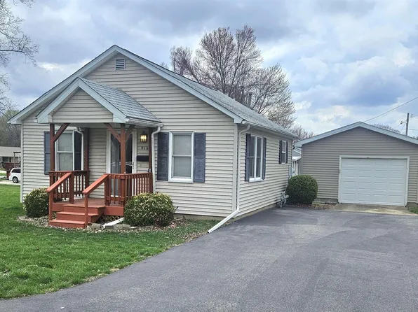 810 S Madison St, Lewistown, IL 61542