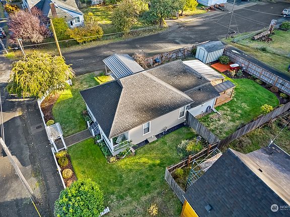 3rd image of 1103 W Cota St