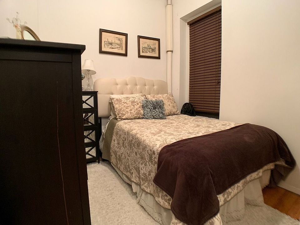 2nd image of 244 E 77th St #7A