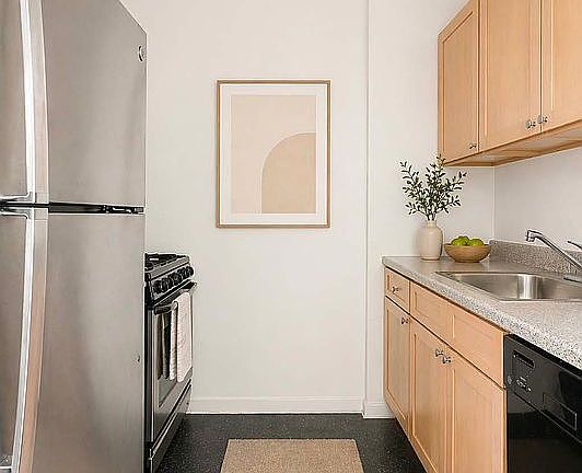 4th image of 220 E 60th St APT 6J