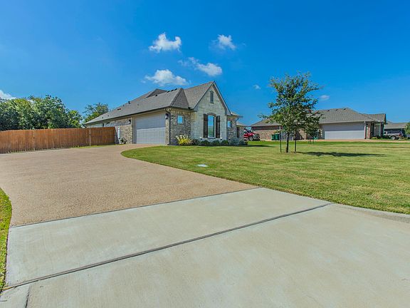 3rd image of 233 Fox Run Ln