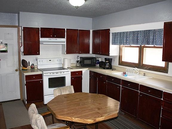 3rd image of 1044 Ainsworth St