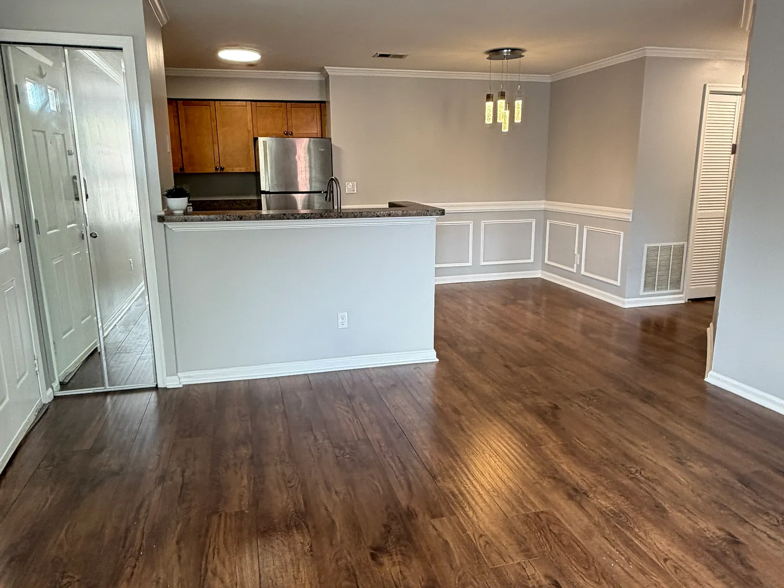 2 bed, 884 sqft, $2,500 — Photo 2