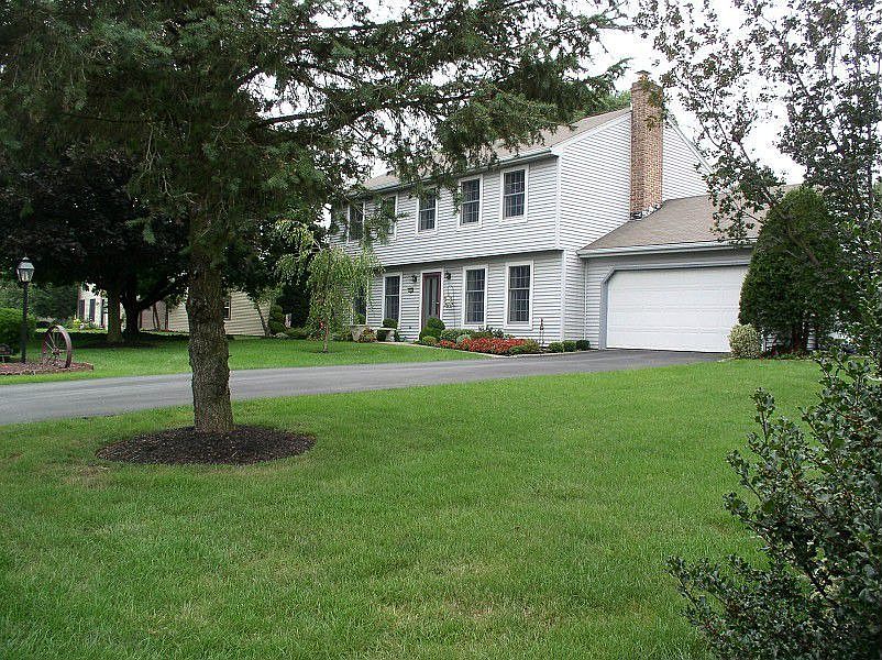 2nd image of 916 Knepper Dr
