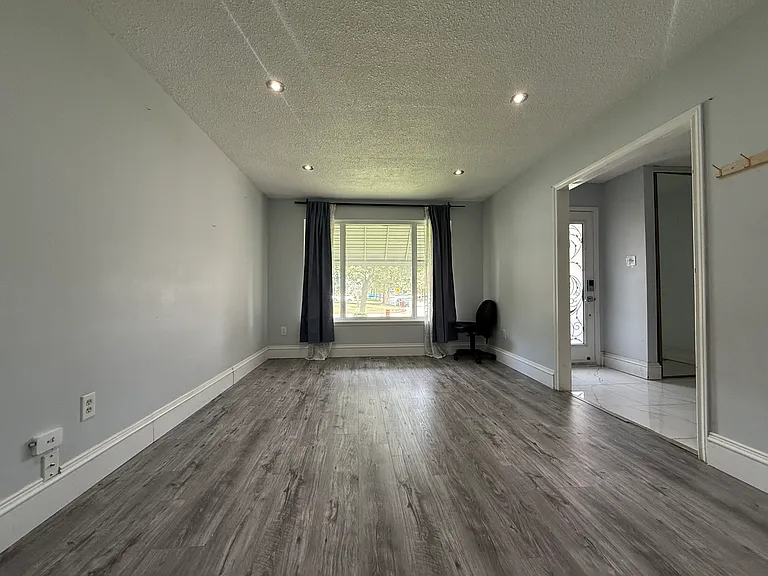 70 Jill Cres — Photo 5
