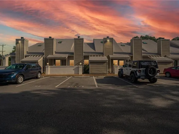 8576 Chesapeake Blvd APT 103, Norfolk, VA 23503