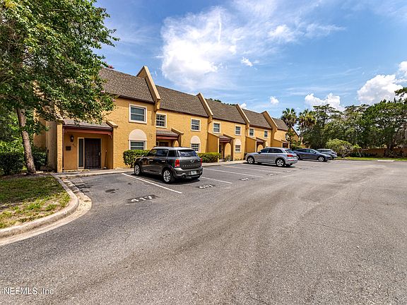 2nd image of 415 ABINGDON Place #88
