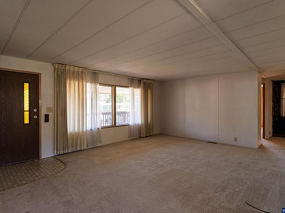 4th image of 277 NE Conifer Blvd Unit 65