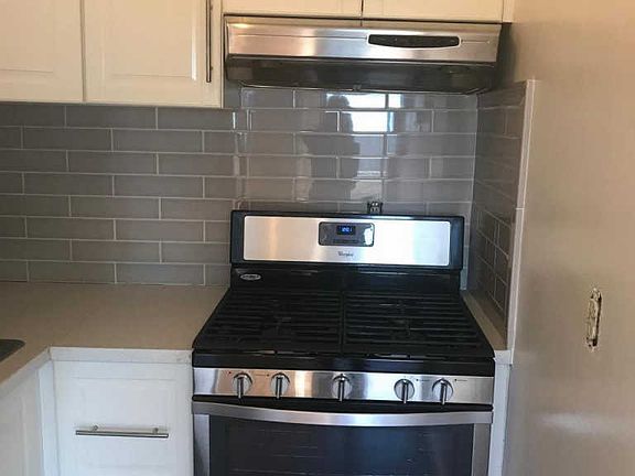 5th image of 6147 Leesburg Pike APT 410