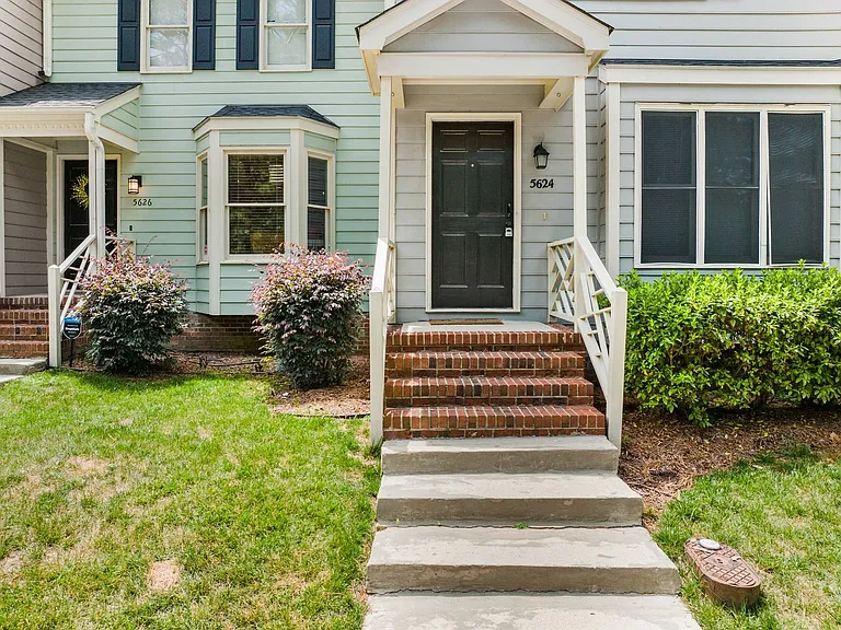 5624 Darrow Dr — Photo 2