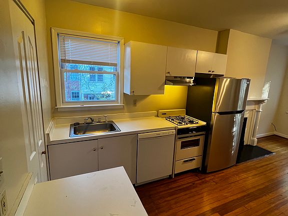 3rd image of 3008 Ellwood Ave APT B