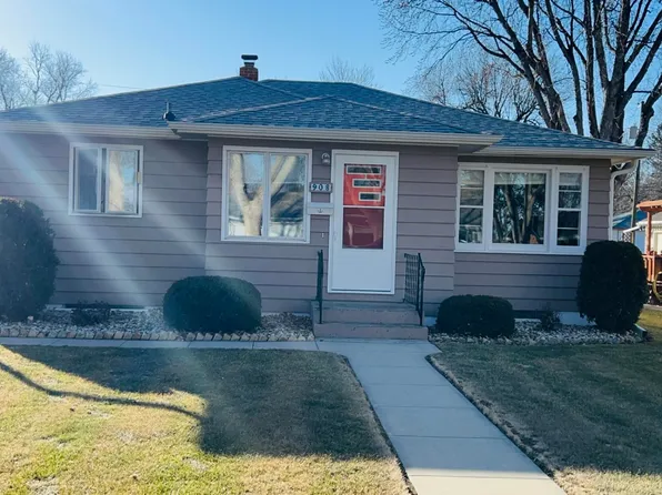 908 S 7th St, Milbank, SD 57252