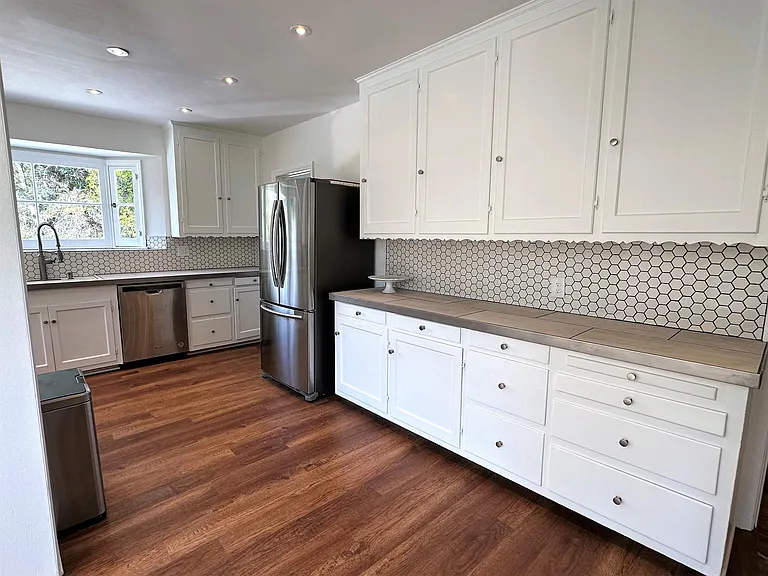 2400 Benedict Canyon Dr — Photo 21