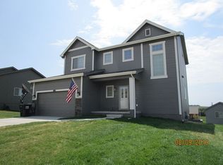 18811 Greenleaf St, Omaha, NE 68136