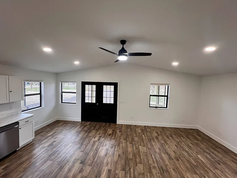 7127 Grand River Ave — Photo 4