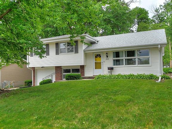 2nd image of 2912 S 117th St