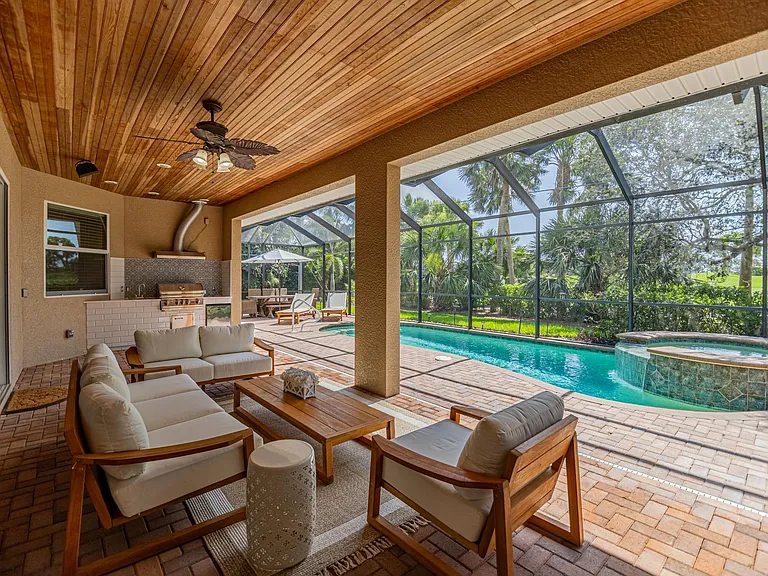 403 Palm River Blvd — Photo 1
