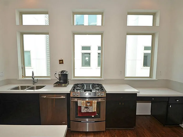 2713 Clay St — Photo 10
