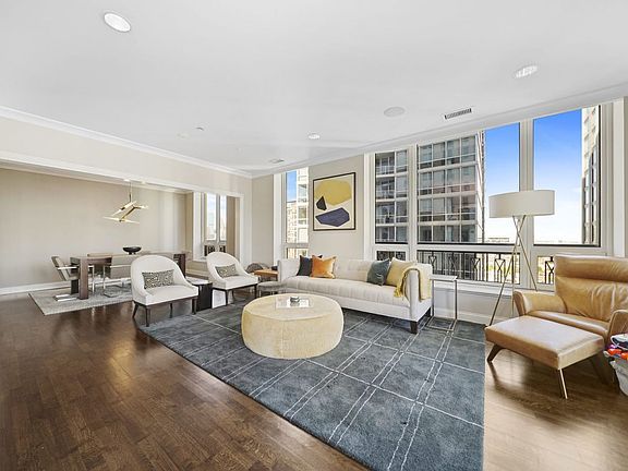 3rd image of 10 E Delaware Pl APT 18E