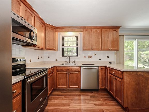 3rd image of 293 Jackson St