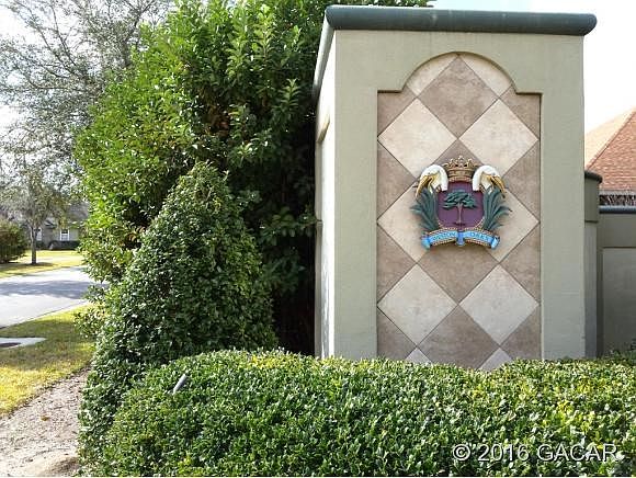 Weston Oaks entry column