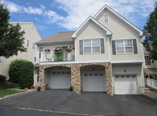 118 Mountainside Dr #11-8, Pompton Lakes, NJ 07442