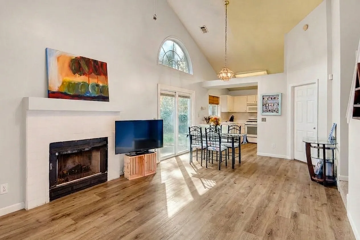 635 Chantress Ct — Photo 2