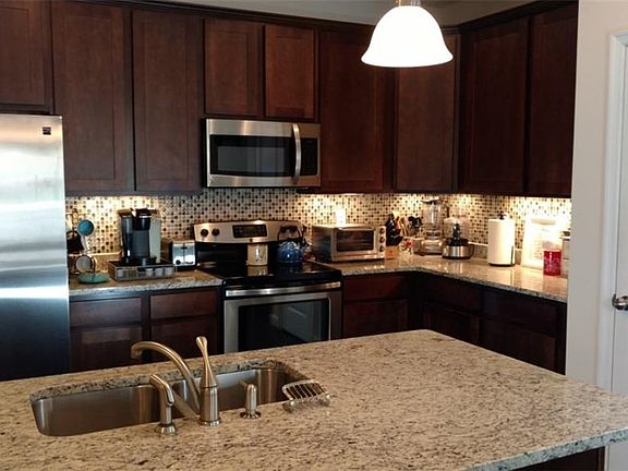 2nd image of 1112 Chatham Ln