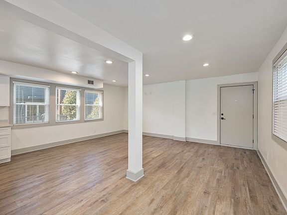 4th image of 525 40th Ave N #E2